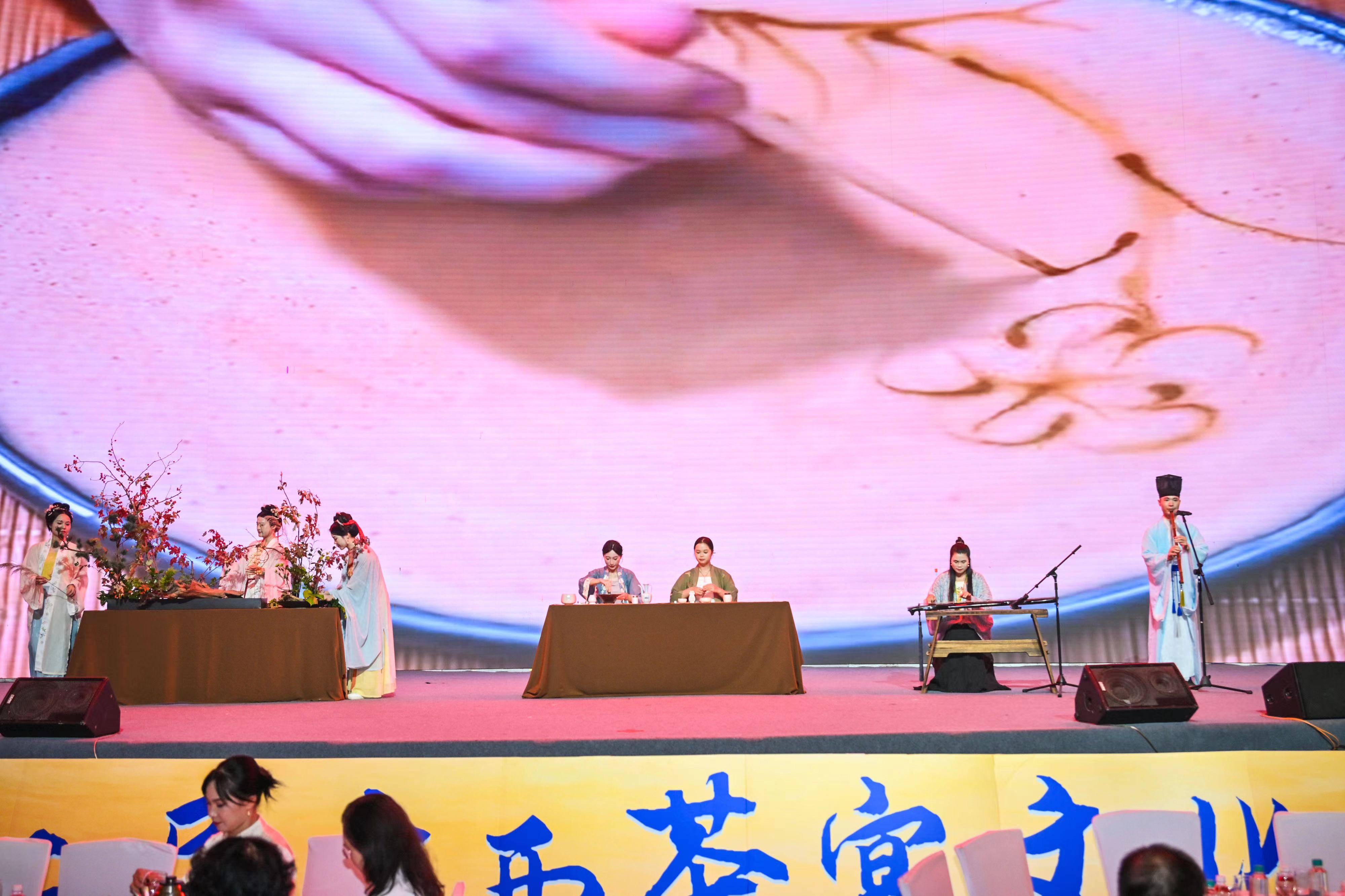 悠——第二届广西茶宴文化节在南宁盛大开启mg不朽情缘游戏网站登录茶香袅袅 桂韵悠(图2) 悠——第二届广西茶宴文化节在南宁盛大开启mg不朽情缘游戏网站登录茶香袅袅 桂韵悠(图2)