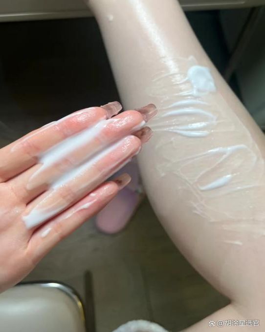 URRYN 保湿美白锁水大容量性价比拉满不朽情缘模拟器身体乳哪个牌子的好用？S(图2)