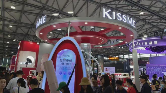 、自然堂等美妆企业亮相美博会！不朽情缘游戏网站址【现场】家化(图9)